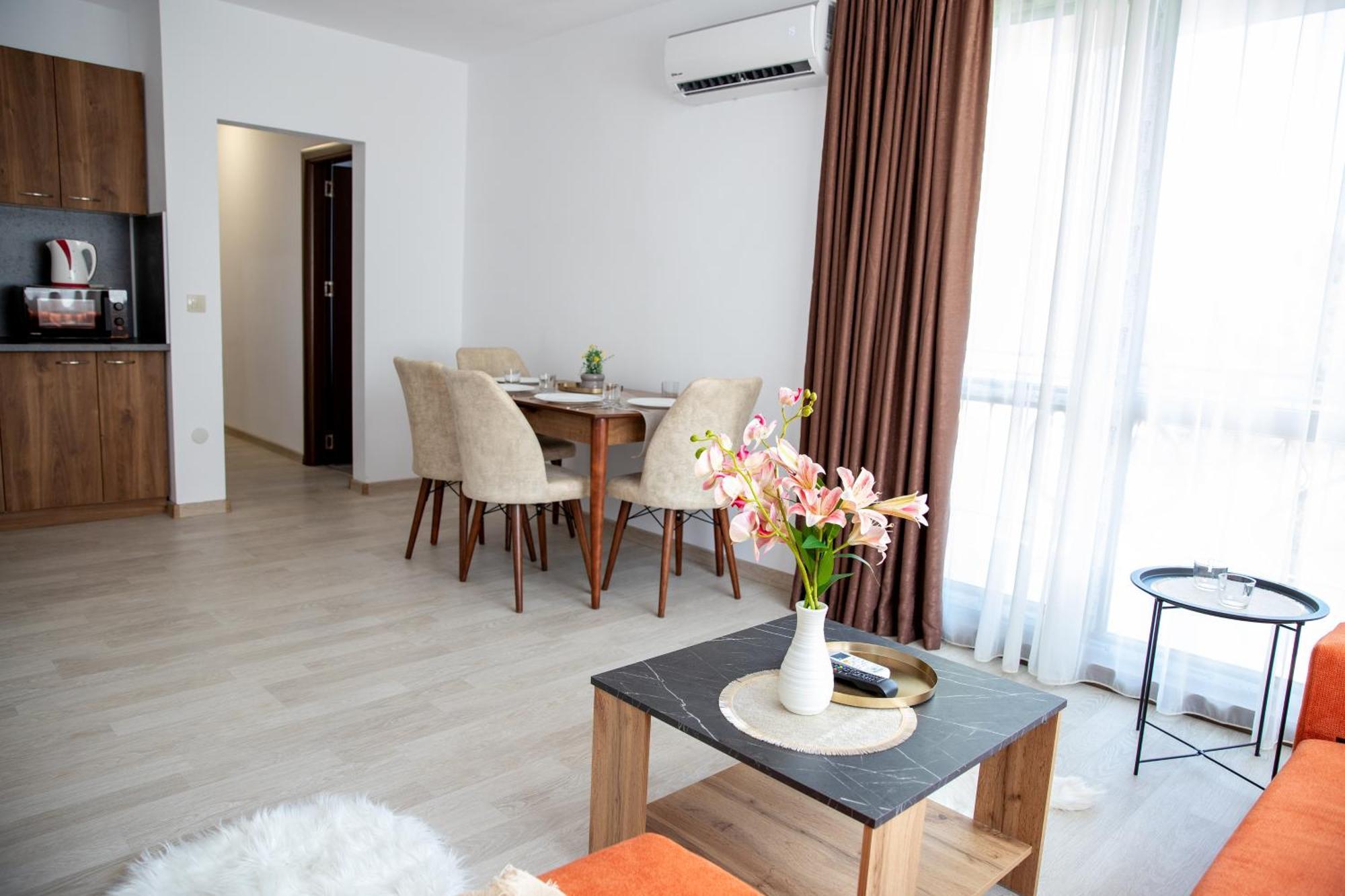 Two-Bedroom Premium Apartment St Constantin et Helena Extérieur photo
